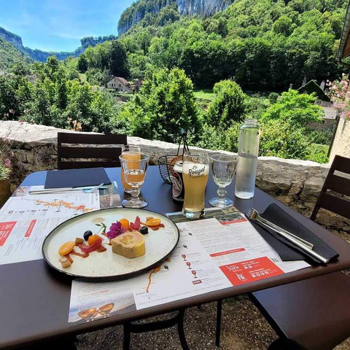 Restaurant avec une belle terrasse Baume-les-Messieurs