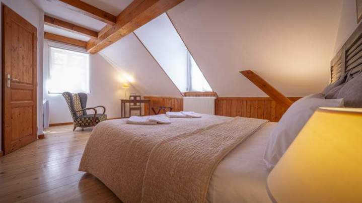 Des chambres spacieuses et cosy.